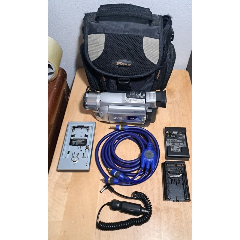 JVC GR-DVL310U Digital MiniDV Camcorder W Battery, Car Charger, Cables Tested